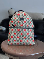 Petit Backpack Gucci GG Marmont Enfant Beige Cœurs Rouges - Vue de face élevée