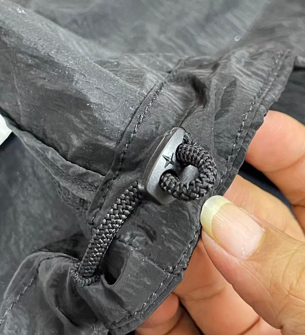 Veste Stone Island Nylon Metal Noir détail cordon