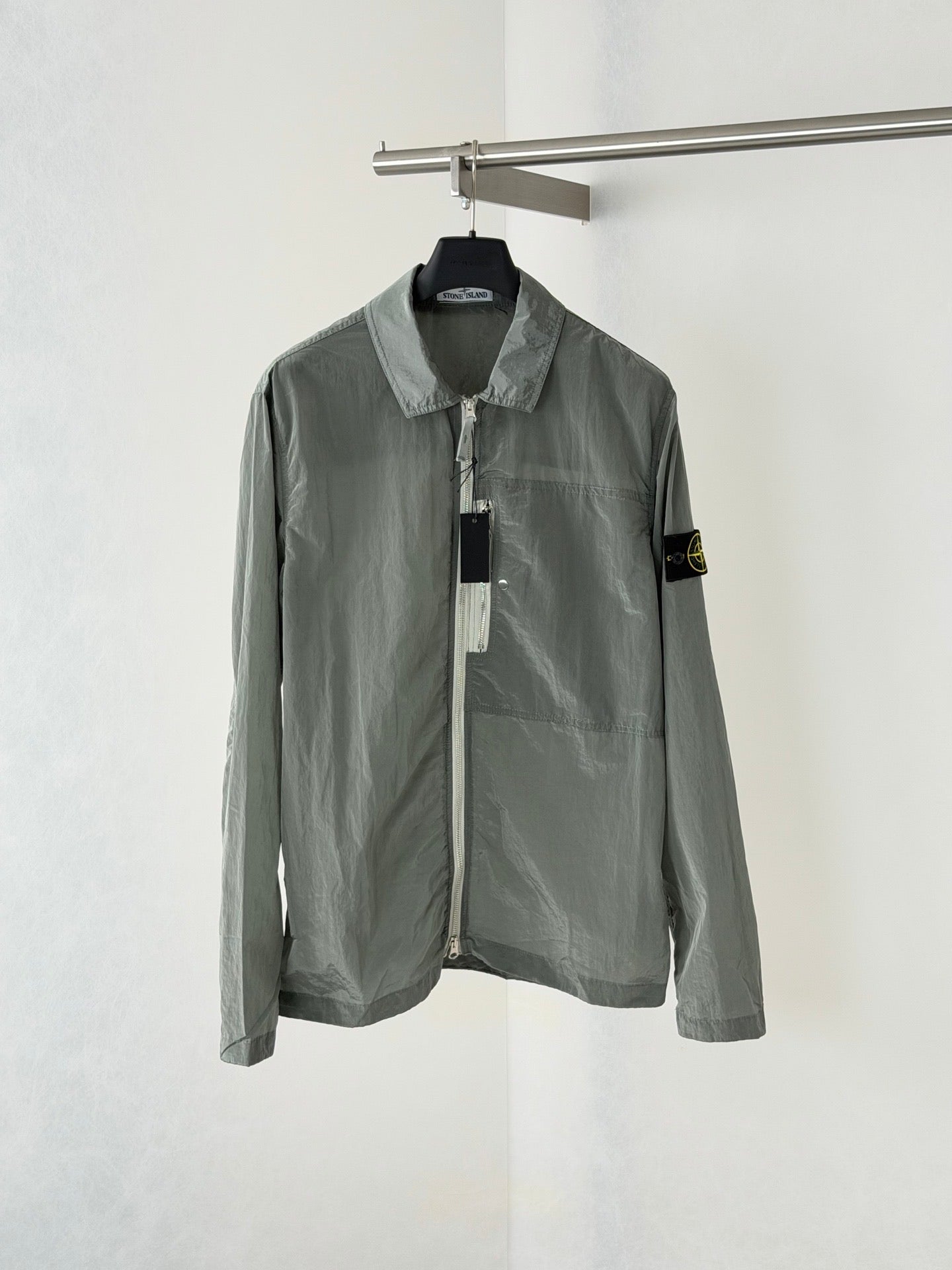 Veste Stone Island Nylon Metal gris métal - sur cintre face