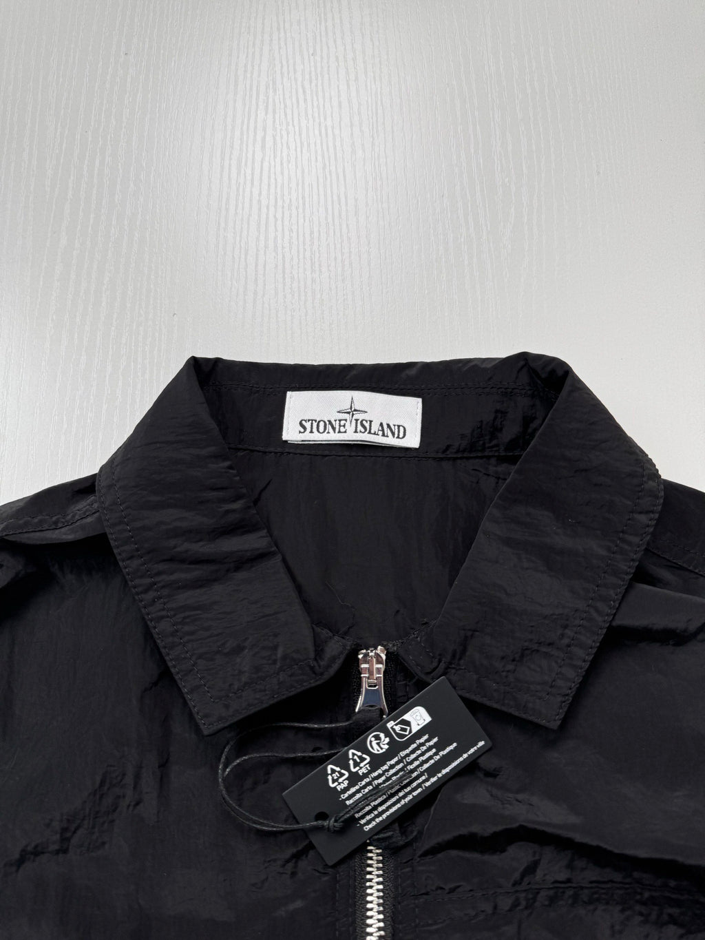 Veste Stone Island Nylon Metal noir - détail col