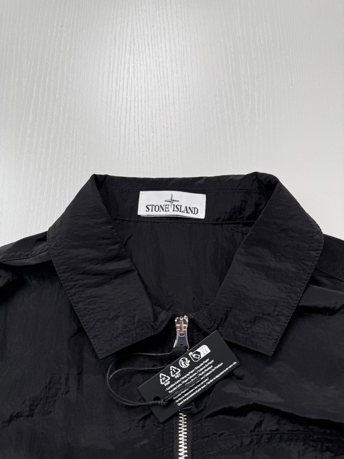 Veste Stone Island Nylon Metal noir - détail col