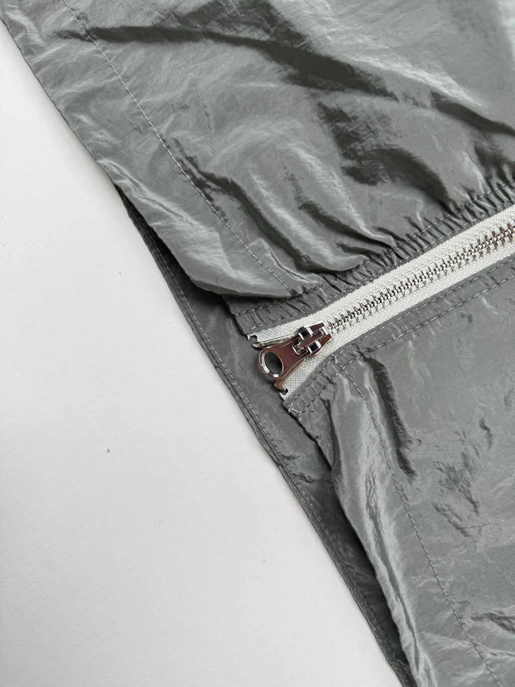 Veste Stone Island Nylon Metal gris métal - détail glissière