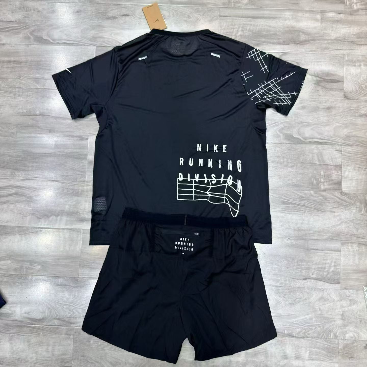 Ensemble Nike Running Division T-shirt + Short - Noir