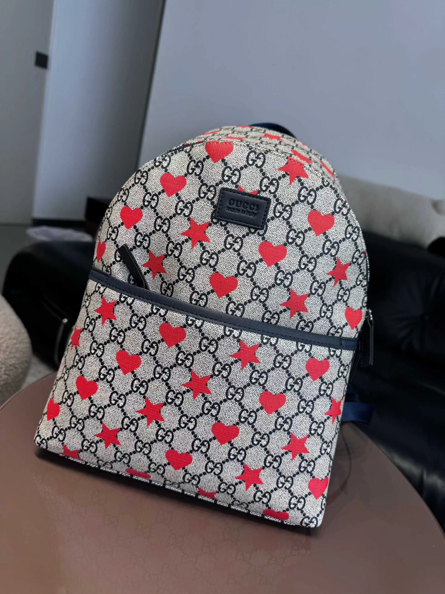 Petit Backpack Gucci GG Marmont Enfant Beige Cœurs Rouges - Vue 3/4 volume