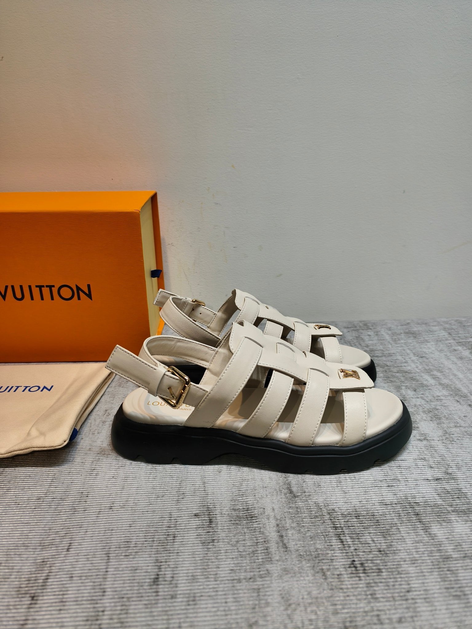 Sandales Louis Vuitton Nevada Écru semelle