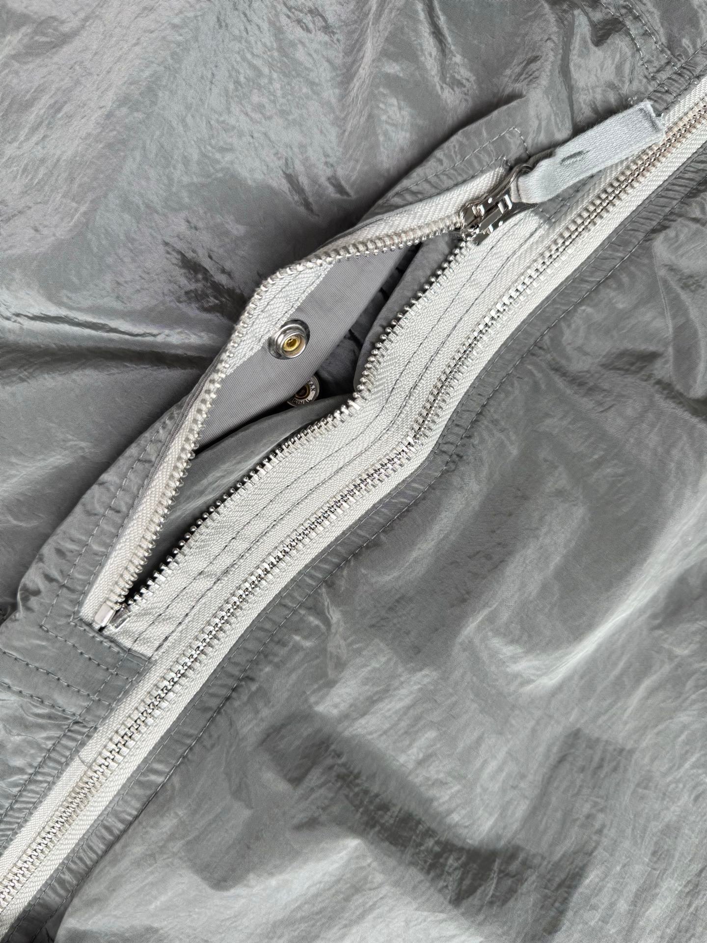 Veste Stone Island Nylon Metal gris métal - détail poche