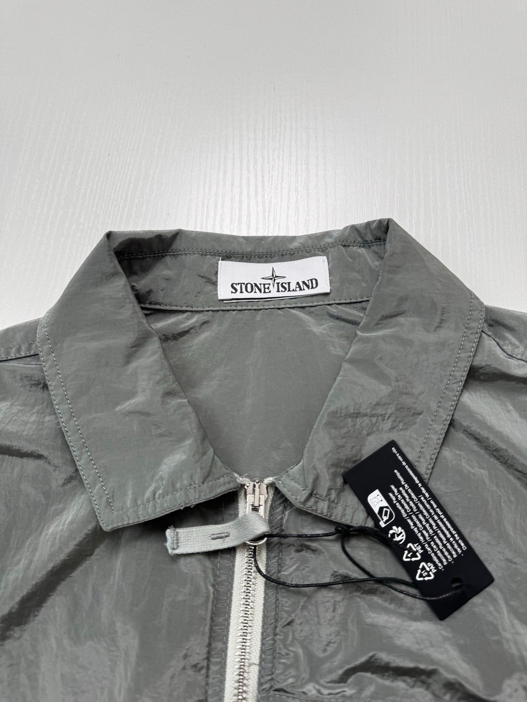 Veste Stone Island Nylon Metal gris métal - détail col