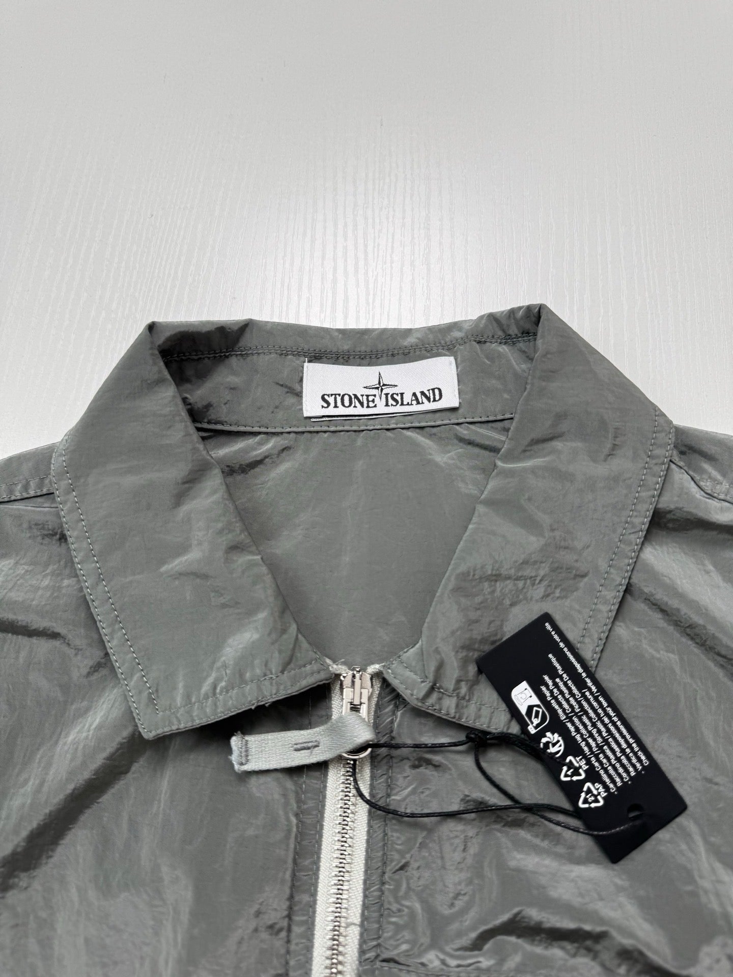 Veste Stone Island Nylon Metal gris métal - détail col