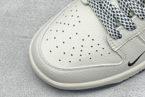 Nike SB Dunk Low – Ghost Face