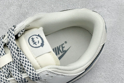Nike SB Dunk Low – Ghost Face