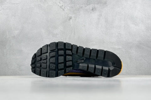 Sacai x Nike VaporWaffle 3.0 – Violet et Or