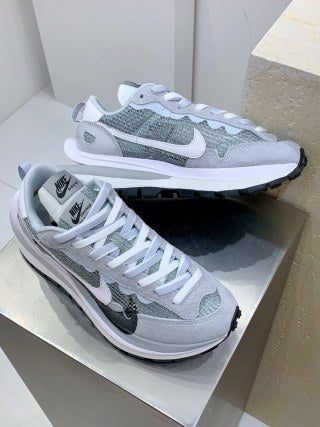 Sacai x Nike VaporWaffle 3.0 – Gris/Blanc/Noir