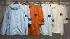 💰🔥🔥🔥 Coffret de crème solaire Stone Island avec nouveau logo Couleurs : Abricot, Vert clair, Orange, Bleu clair Tailles : S, M, L, XL, XXL