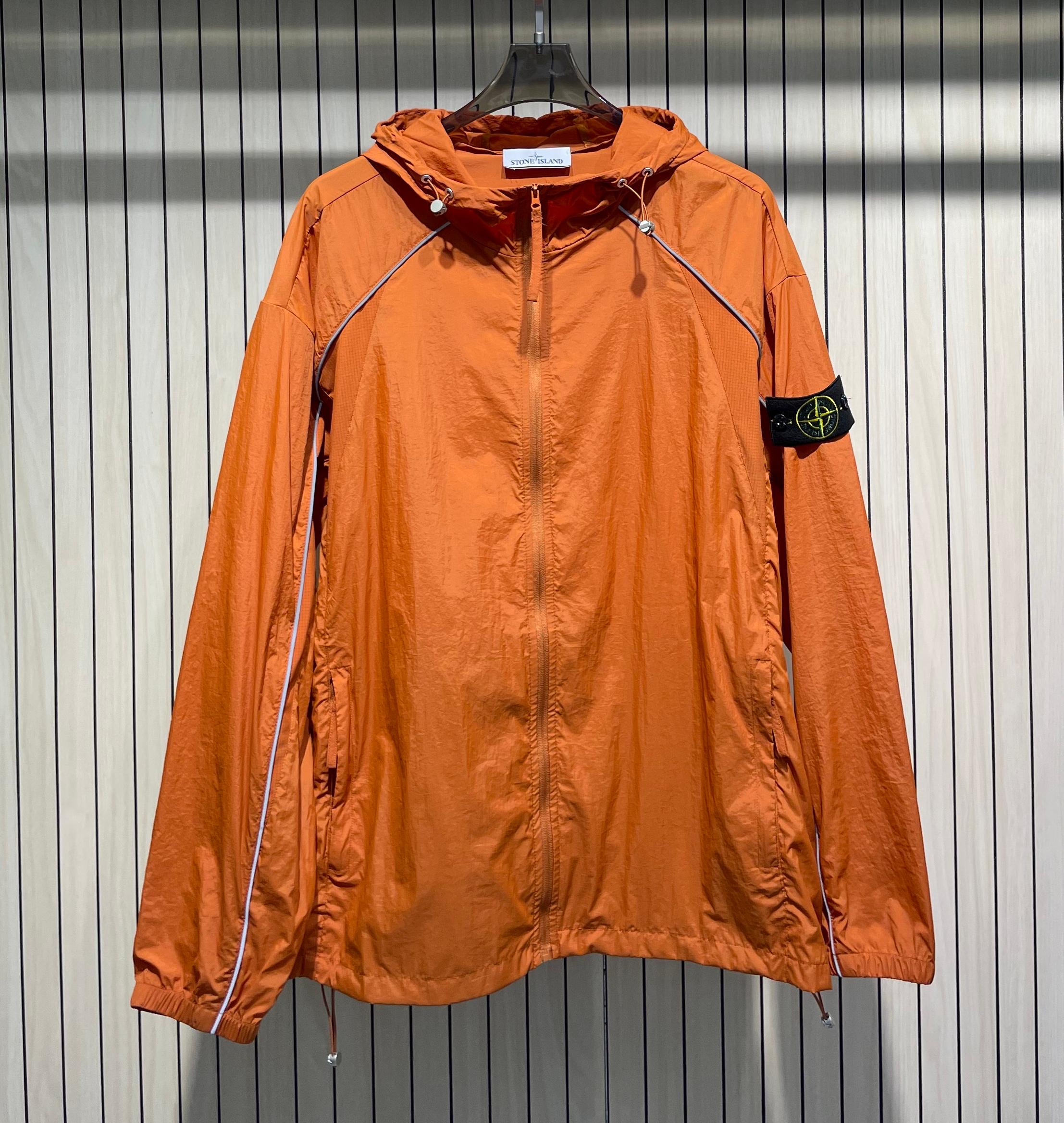💰🔥🔥🔥 Coffret de crème solaire Stone Island avec nouveau logo Couleurs : Abricot, Vert clair, Orange, Bleu clair Tailles : S, M, L, XL, XXL