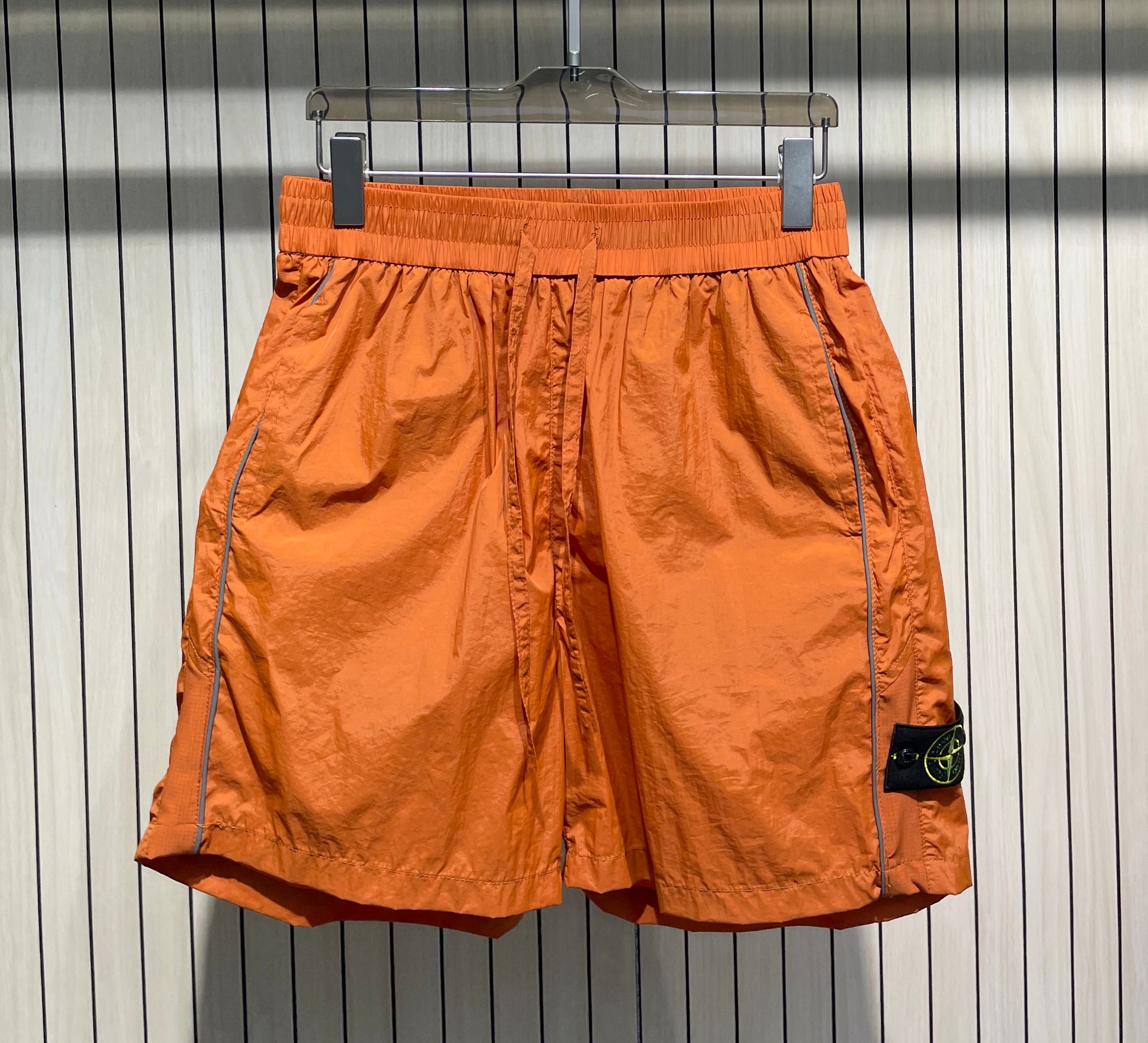 💰🔥🔥🔥 Coffret de crème solaire Stone Island avec nouveau logo Couleurs : Abricot, Vert clair, Orange, Bleu clair Tailles : S, M, L, XL, XXL