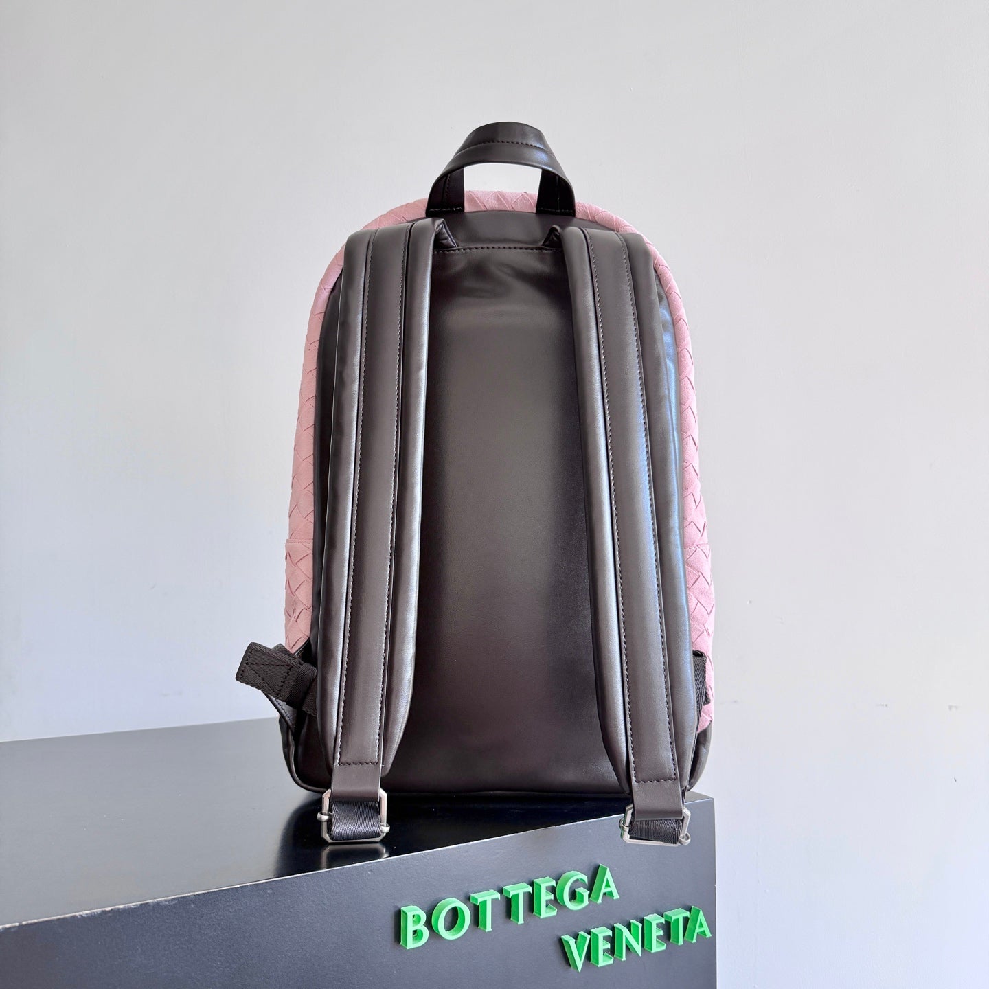Sac à dos tissé Intrecciato – Bottega Veneta – Rose