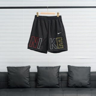 Short Nike à logo brodé multicolore