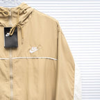 Coupe-vent à capuche Nike 2013 avec logo découpé au dos