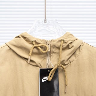 Coupe-vent à capuche Nike 2013 avec logo découpé au dos