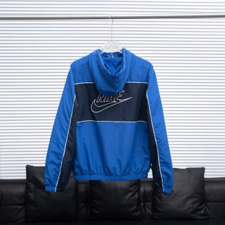 Coupe-vent à capuche Nike 2013 avec logo découpé au dos