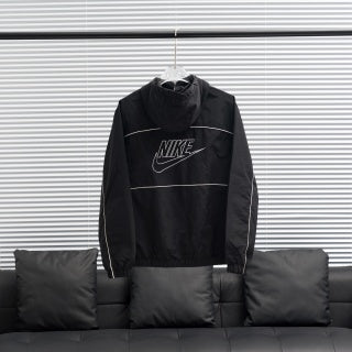 Coupe-vent à capuche Nike 2013 avec logo découpé au dos