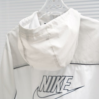 Coupe-vent à capuche Nike 2013 avec logo découpé au dos