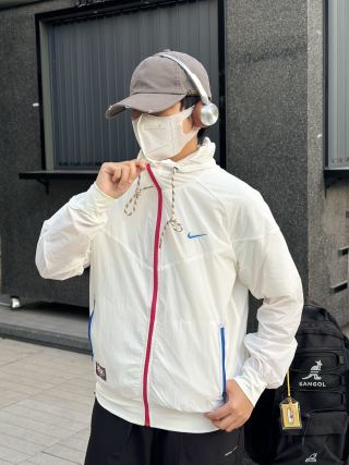 Coupe-vent anti-UV brodé à capuche Nike 7680