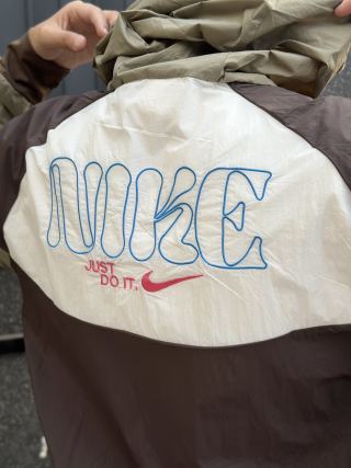 Coupe-vent anti-UV brodé à capuche Nike 7680